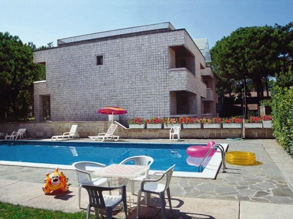 Lignano Exclusive With Pool Apartment Lignano Sabbiadoro Exterior photo